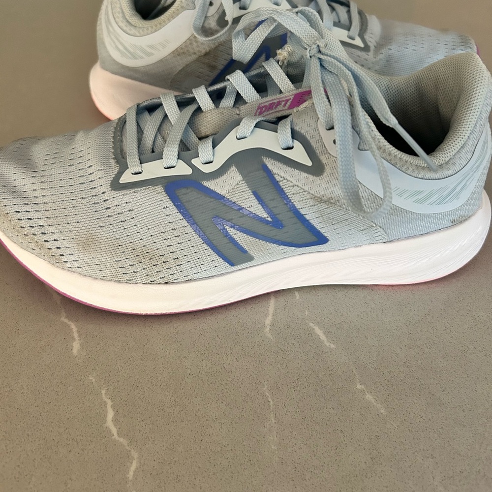 Used Women’s New Balance Gray DRFT V2 Athletic Shoes with Breathable Mesh